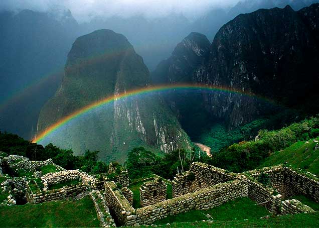 iris-machu-picchu-neblina