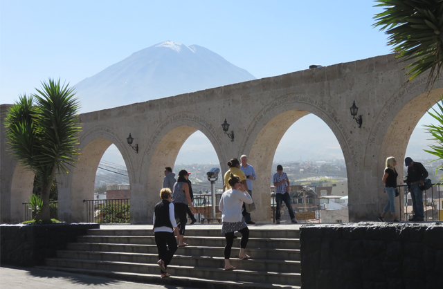 Disfruta de una vista impresionante en el pintoresco mirador de Yanahuara – Arequipa