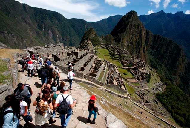 machu-picchu-visitantes