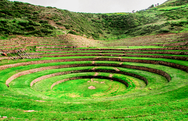 Los misteriosos Andenes de Moray y las Salineras de Maras