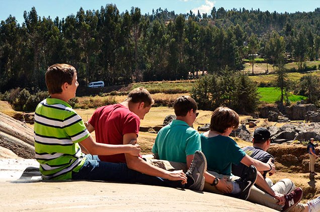 sacsayhuaman-familia-cusco-peru